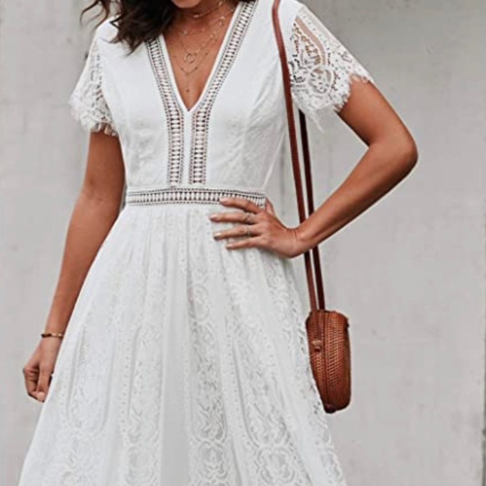 🤩HP🤩NWT lace V-neck dress
